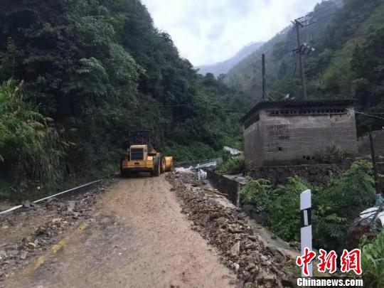 “利奇马”台风致安徽多地公路受损皖公路部门正全力抢修
