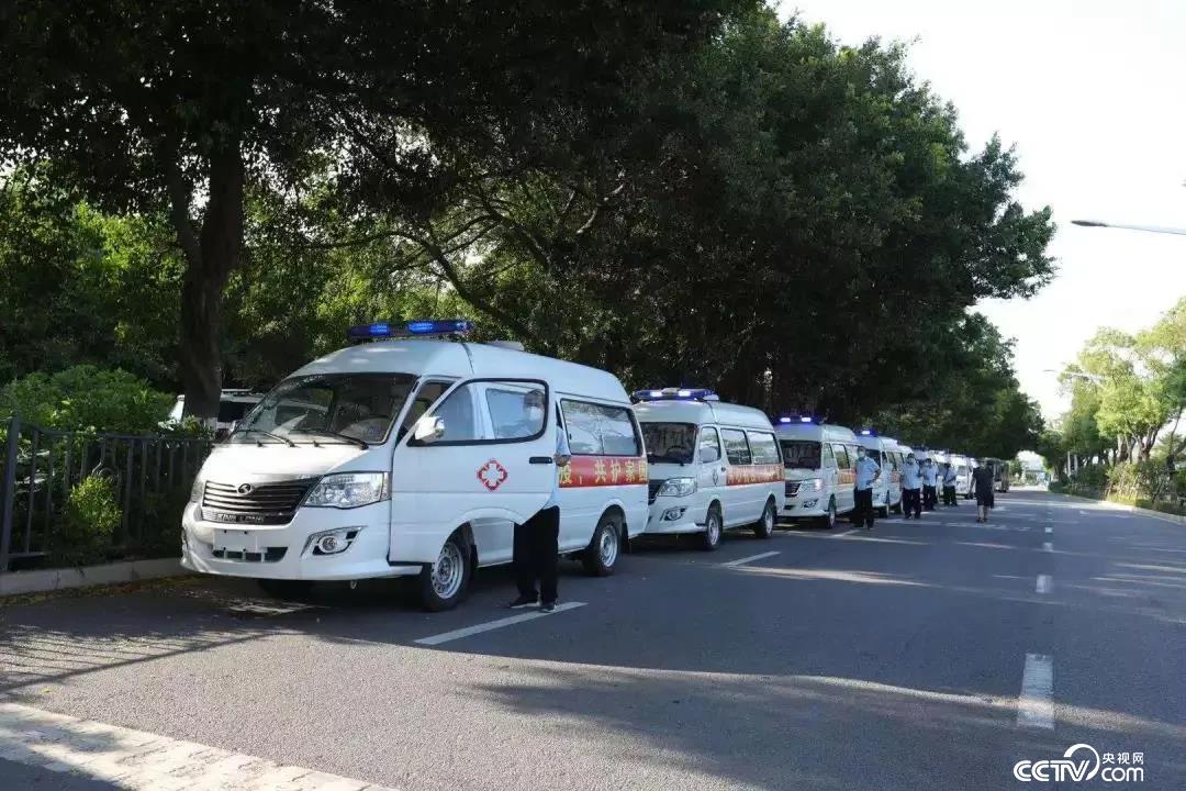 9月22日厦门金龙汽车集团移动CT医疗车交付厦门大学附属翔安医院执行抗疫任务。