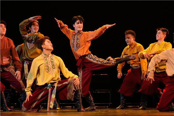 新疆艺术学院舞蹈学院选送舞蹈《阳光下的麦盖提》（主办方供图）