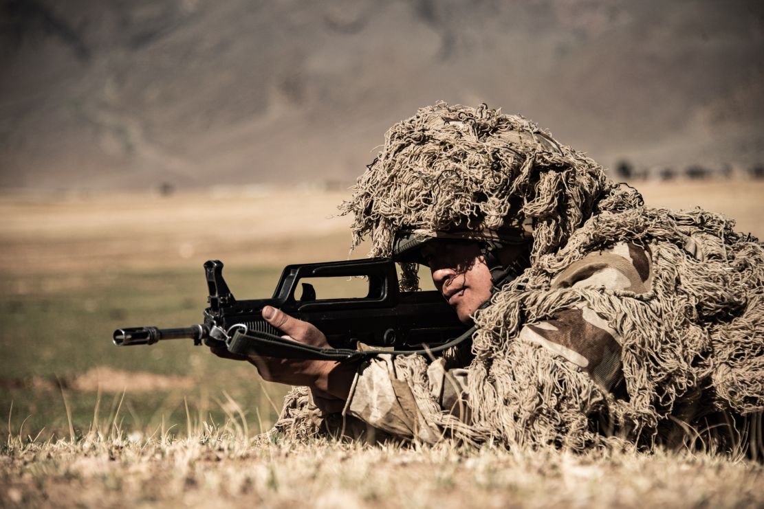 战术训练按照"先训后考,训考一致,阶段提升"的训练原则,在实战背景下