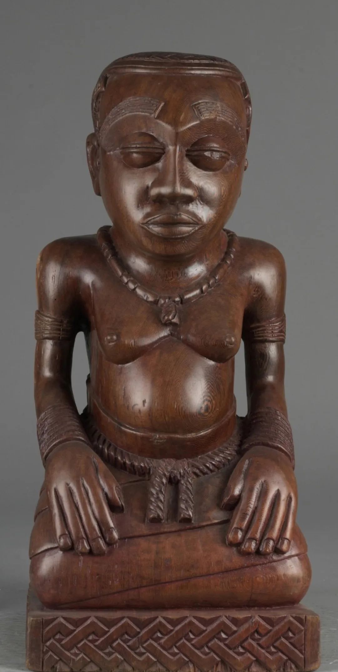 王后 佚名  雕塑 50.5×20×21cm 年代不详 中国美术馆藏 刚果（金）
