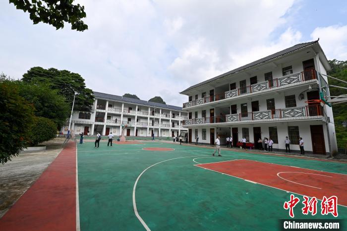 南坡乡国门党校由撤并后的小学校园改造而成。　王以照 摄