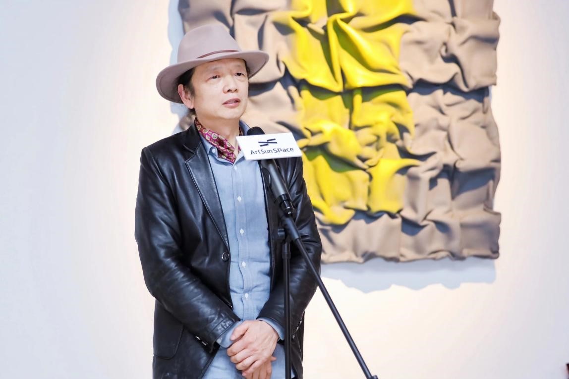 艺术家王小松在开幕式上致辞
