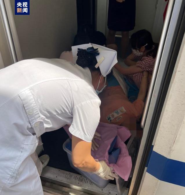 暖心！孕妇动车上分娩 列车为新生命多停5分钟_新闻频道_央视网(cctv.com)