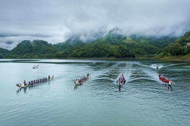 图5重庆武隆芙蓉江龙舟赛