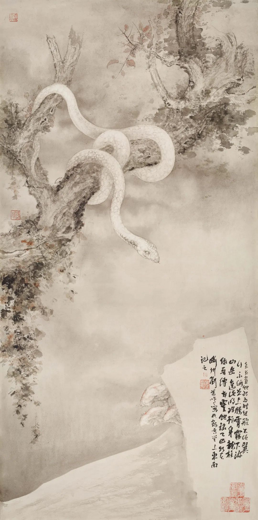 《嘉兹灵蛇》  刘万鸣  180×97cm  2024年  纸本设色