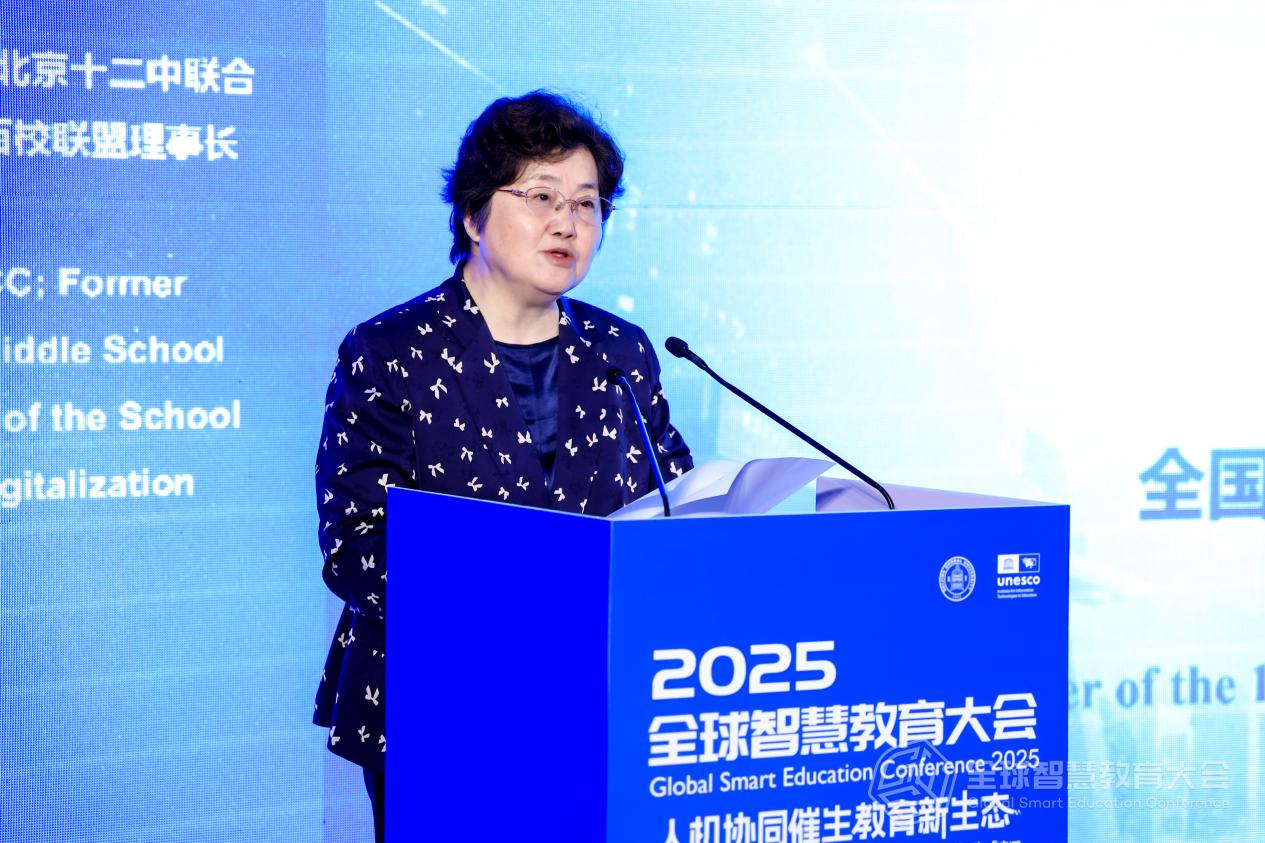 全国政协第十三届委员会委员、教育数字化行动百校联盟理事长李有毅