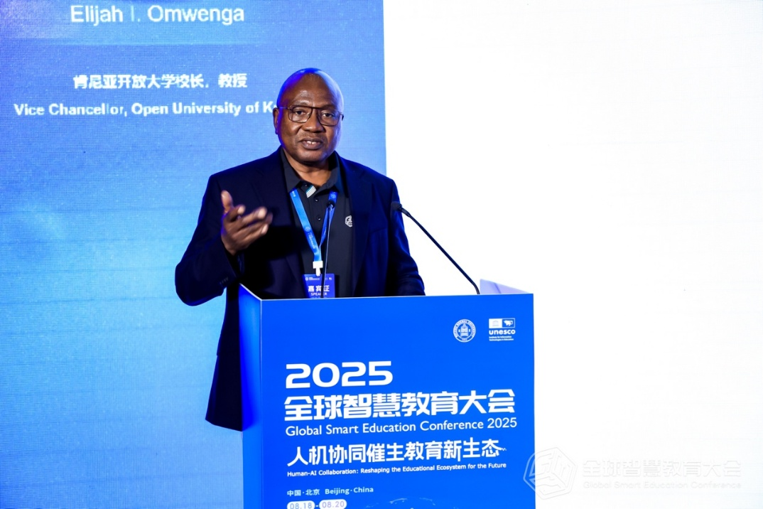 肯尼亚开放大学校长以利亚·I·奥姆温加（Elijah I. Omwenga）教授