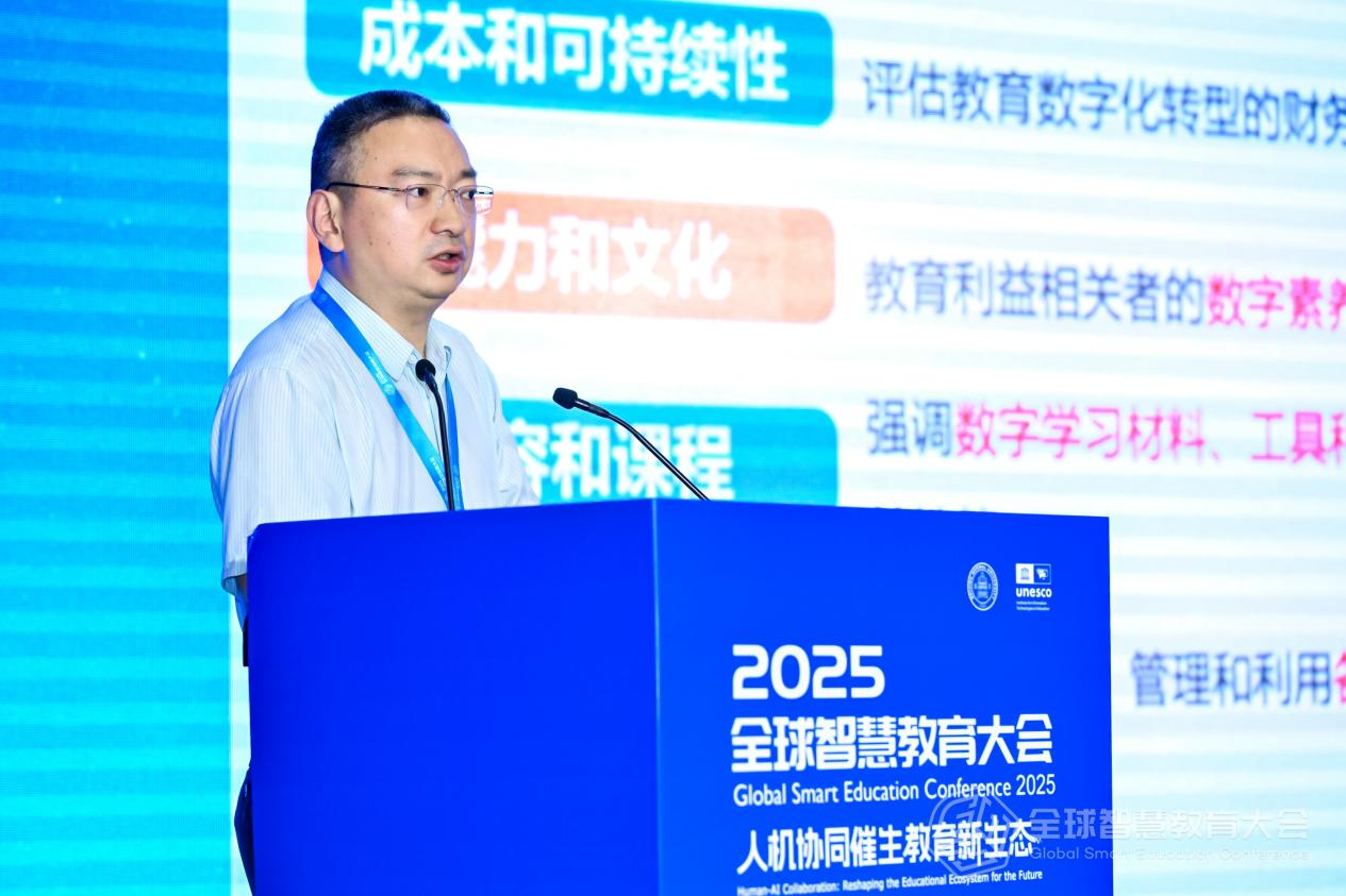 华中师范大学教授、教育部教育信息化战略研究基地（华中）常务副主任吴砥