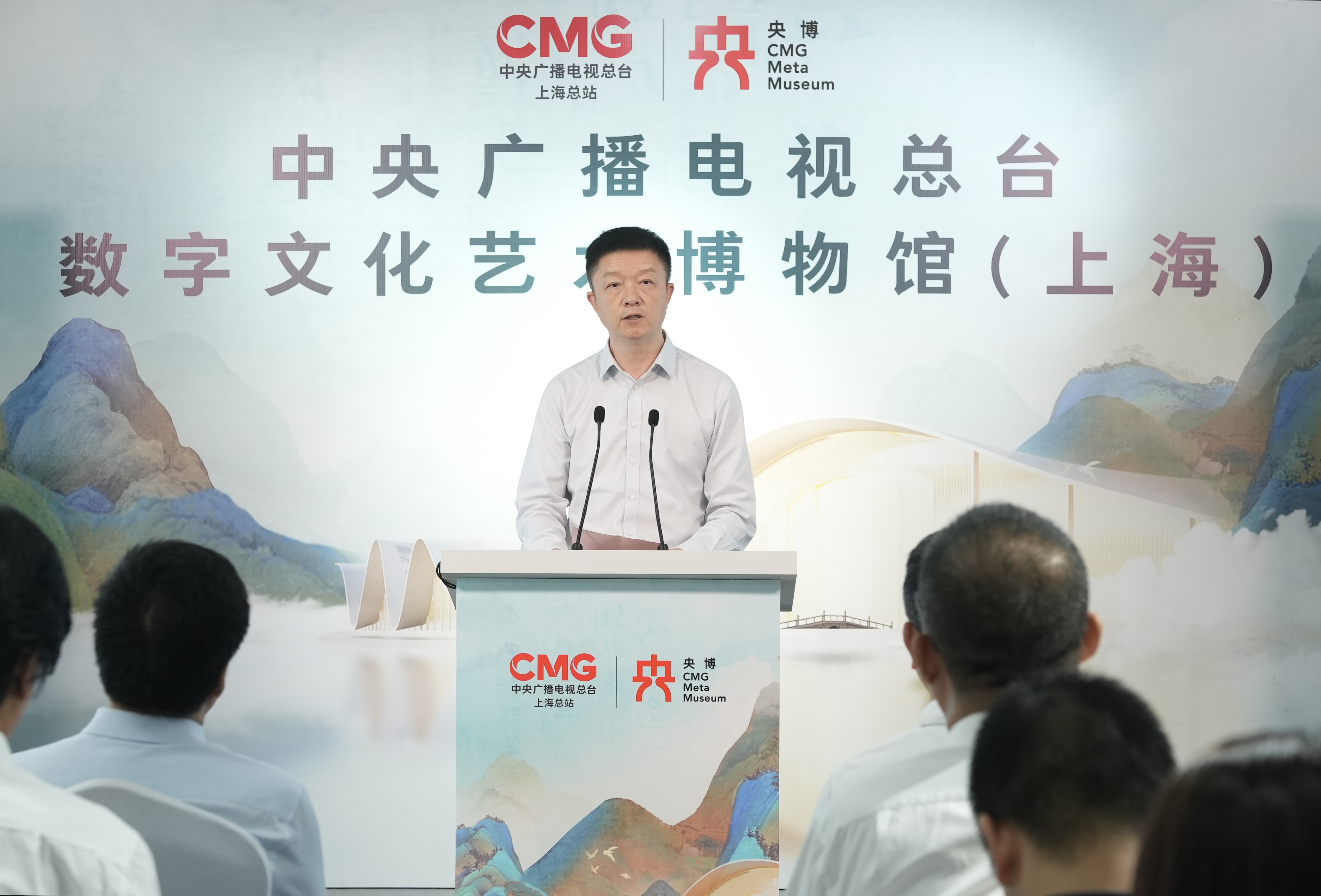 东华大学副校长 陈 革