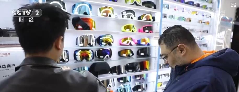 冰雪运动热潮涌动，冰雪