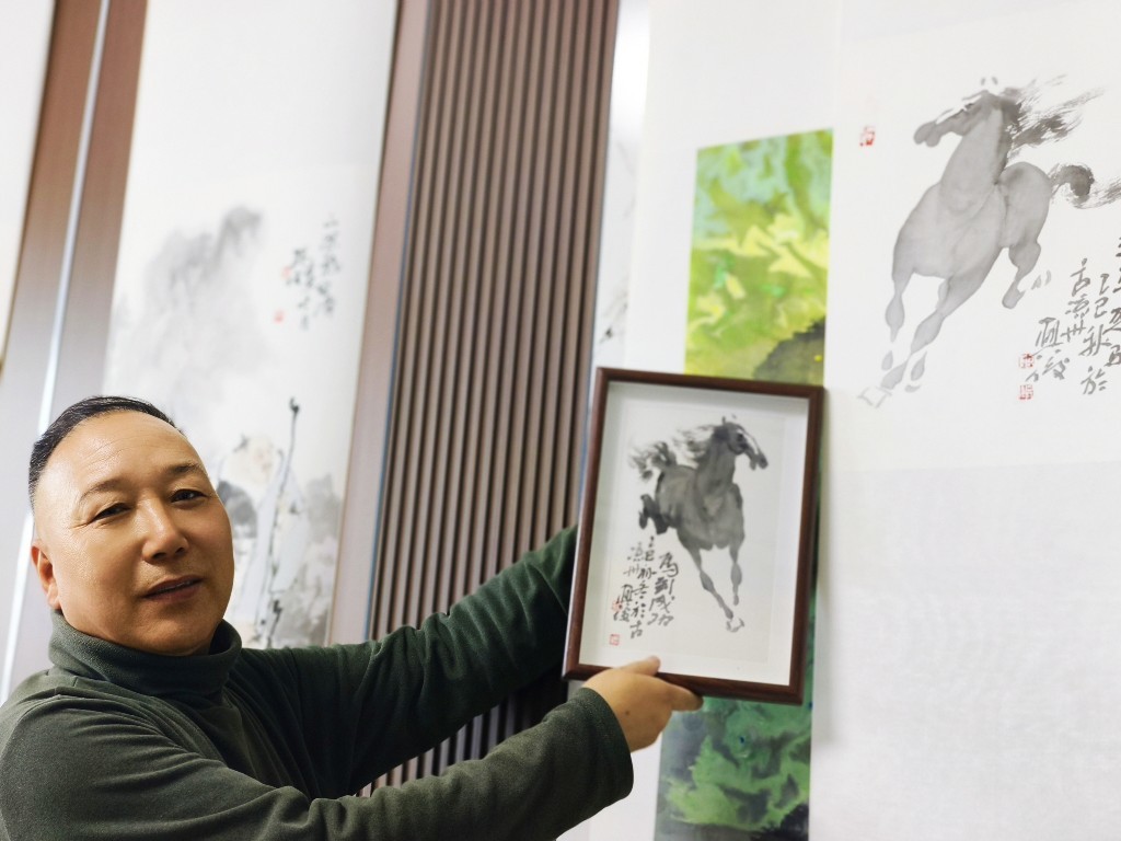 画出&ldquo;吉祥马&rdquo;