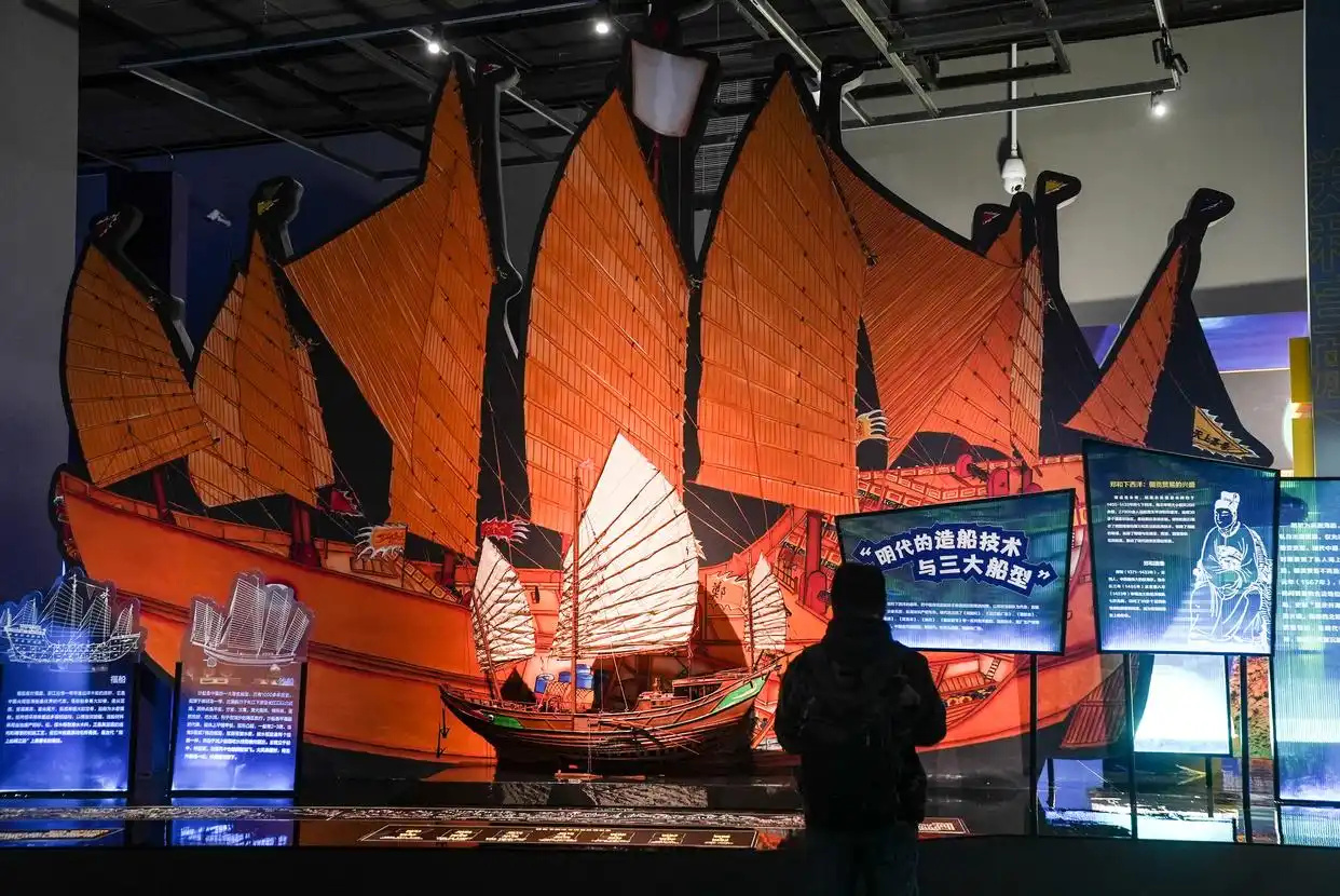 图为展览以船舶模型呈现明代造船技术。