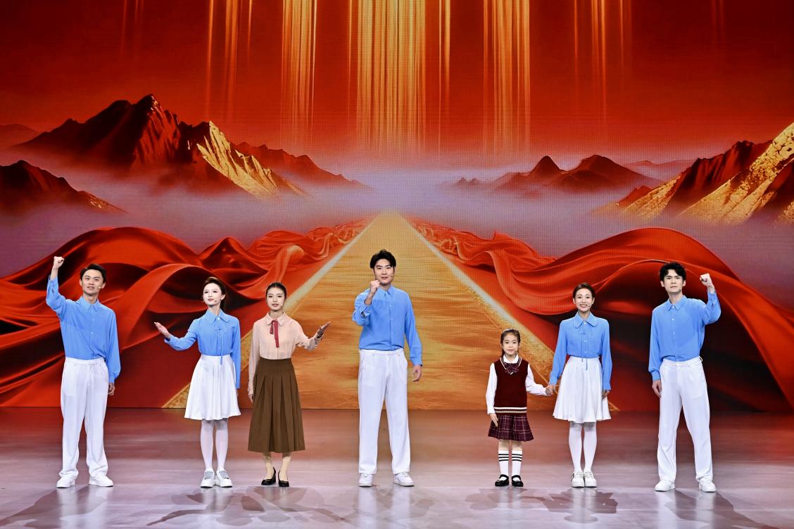 朗诵:《同心所向 家国安康》  朗诵者：谭惠匀(2025&ldquo;最美基层民警&rdquo;谭建华女儿)、柴雅雯(2025&ldquo;最美基层民警&rdquo;冯晶次女)及中国传媒大学播音主持艺术学院 学生