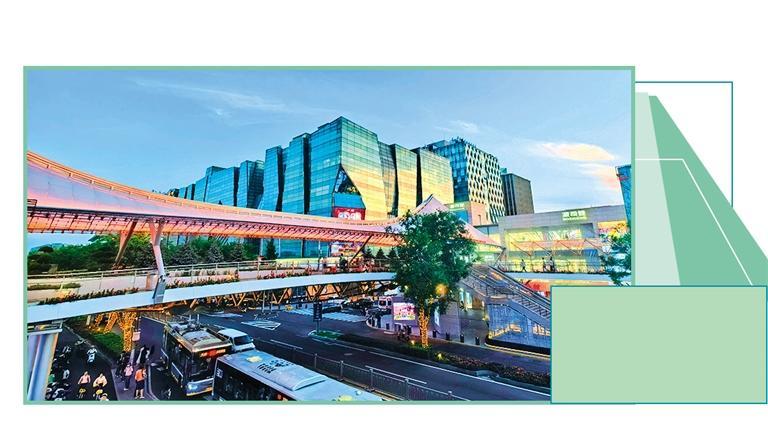 图为建有连廊系统的北京西单街景。