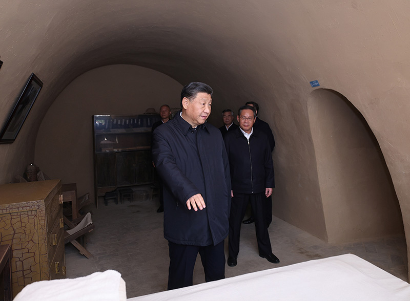 2022年10月27日，习近平总书记在杨家岭参观毛泽东旧居。